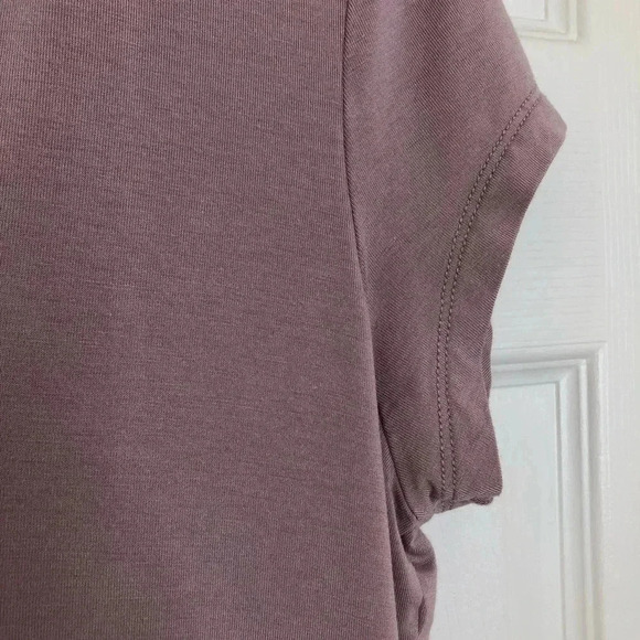 Tahari Short Sleeved Shirt Flowy Light  Purple Size Medium - Picture 4 of 15